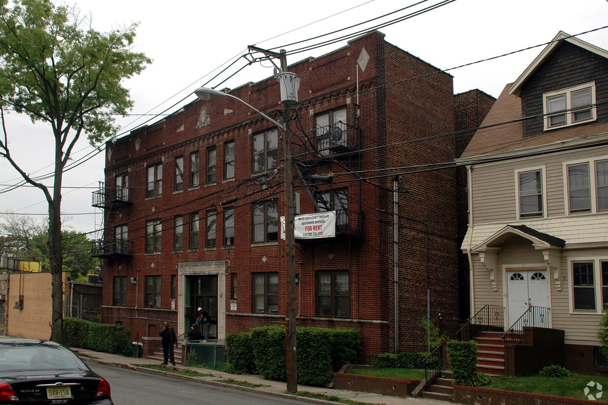 Primary Photo - Schley St Apts