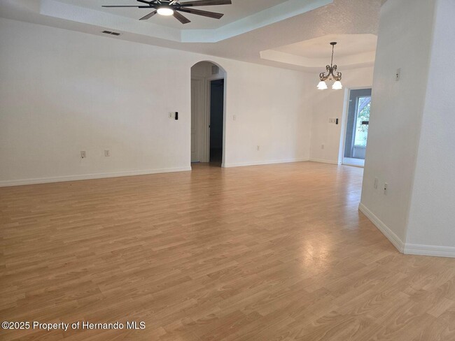 Foto del edificio - 542 Fairbanks Rd