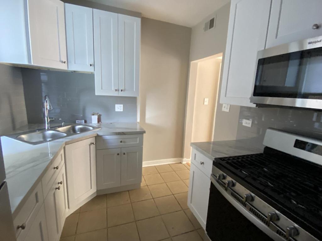 Foto principal - 6150 S Sacramento Ave