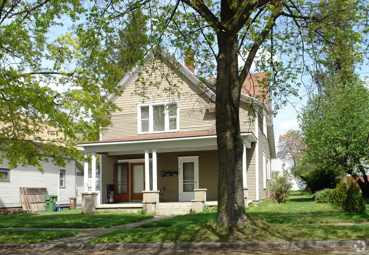 Primary Photo - 820 W Jackson Ave