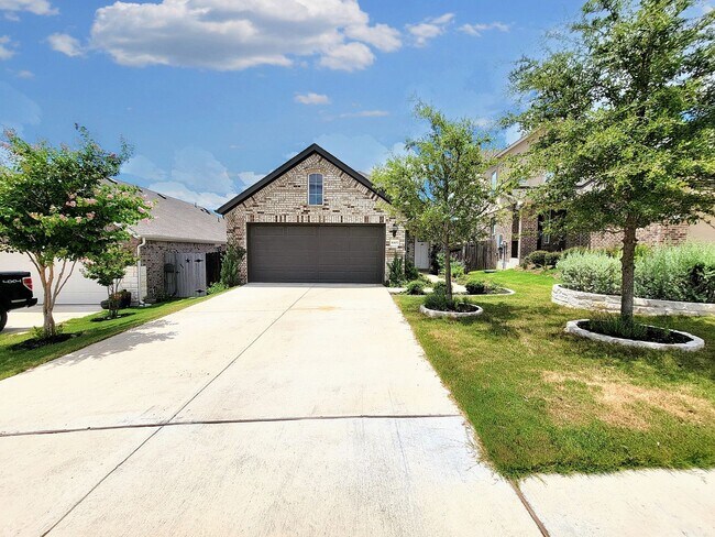 Building Photo - Beautiful 3-Bedroom, 2-Bath Modern Home fo...