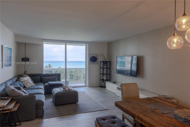 Foto del edificio - 10275 Collins Ave