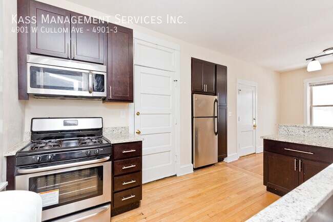 Building Photo - 4901 W Cullom Ave