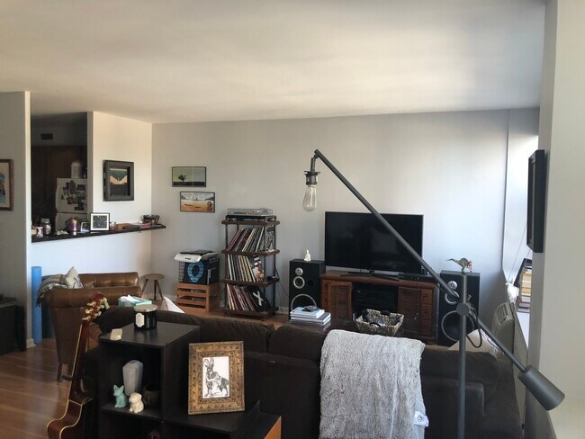 Building Photo - 4250 N Marine Dr