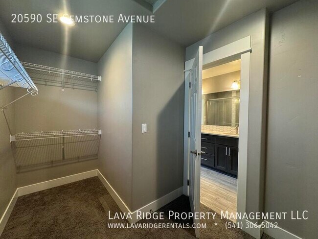 Foto del edificio - 20590 SE Gemstone Ave