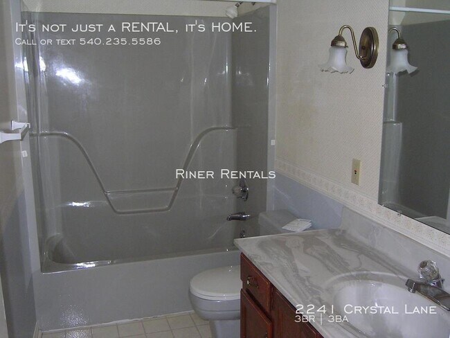 Foto del edificio - 2241 Crystal Ln