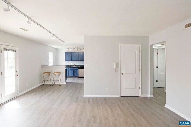 Building Photo - 1217 Villa Ln