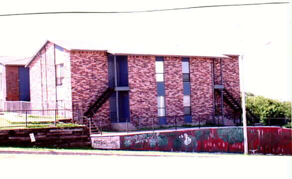 Primary Photo - Fossil Ridge Apartments