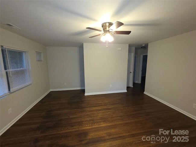 Building Photo - 3136 Creighton Dr