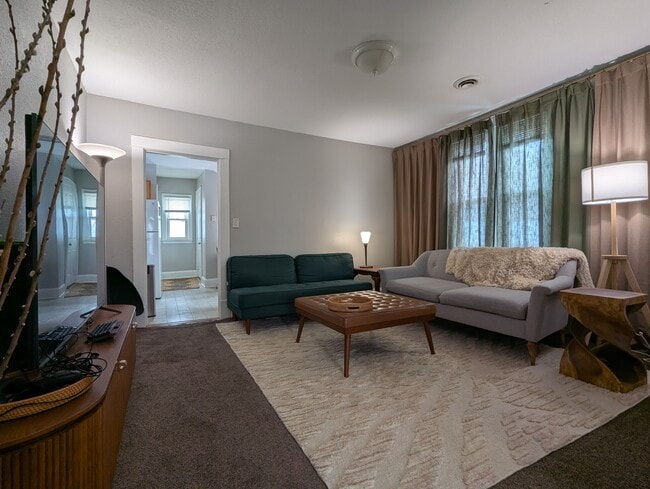 Building Photo - 732 Case Ave