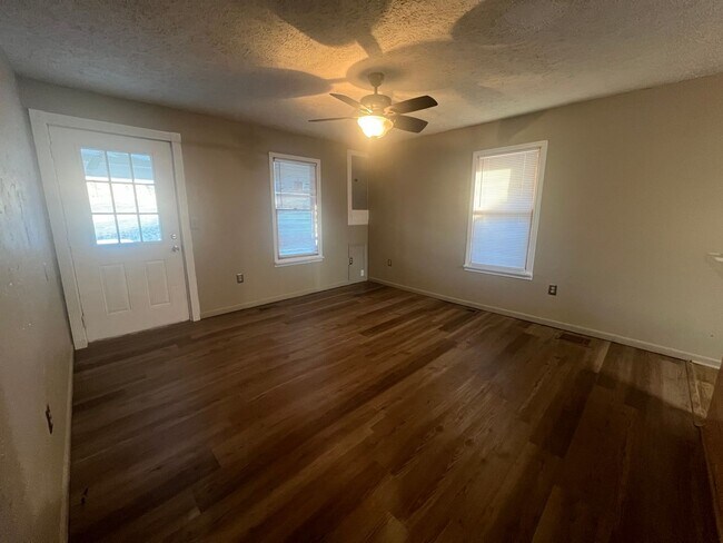 Foto del edificio - 110 S Benton St