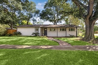 Building Photo - 8621 Bob White Dr