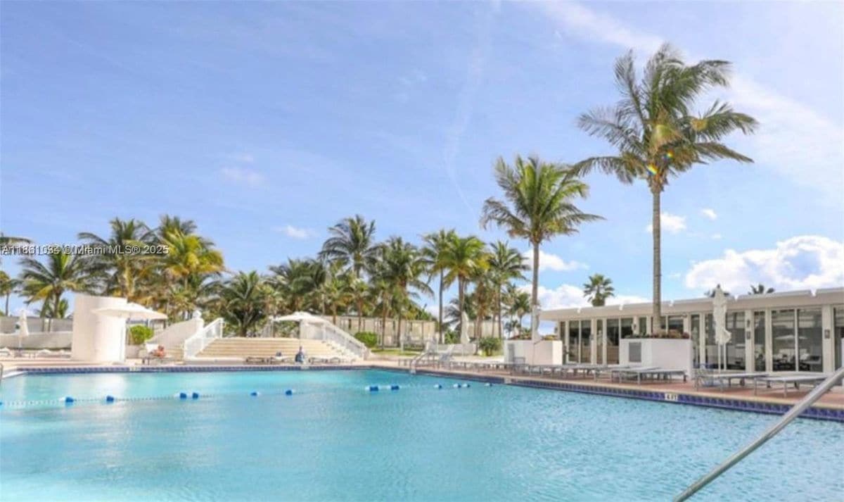 Foto del edificio - 10275 Collins Ave