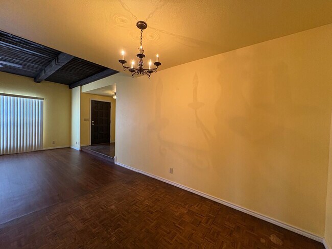 Foto del edificio - 64 W Brown Rd