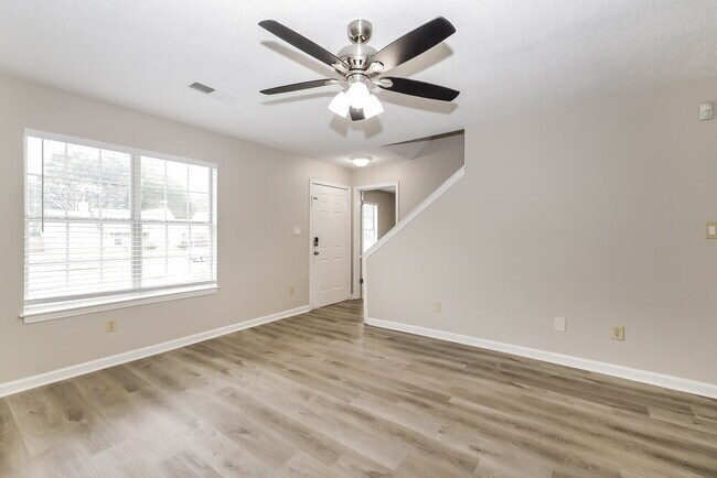 Building Photo - 5885 Waverly Dr