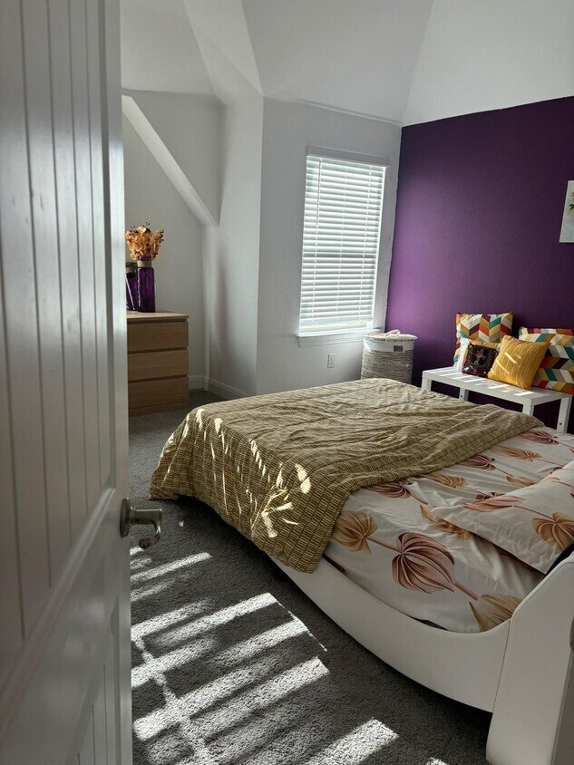 Building Photo - 2812 Stone Branch Dr