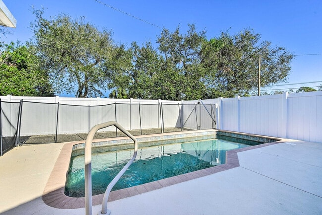 Foto del edificio - 896 S Venice Blvd