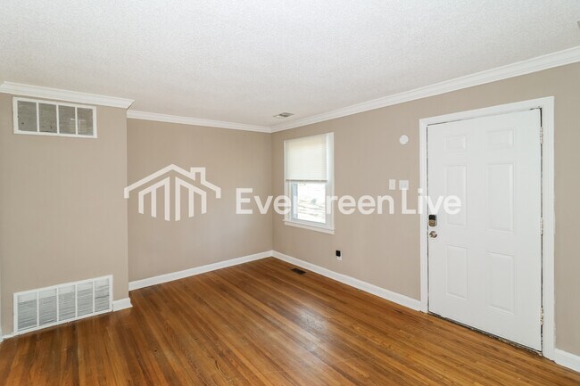 Building Photo - 965 Goodman St