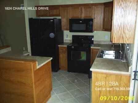 Building Photo - Great 4 bedroom bi-level in D-20!