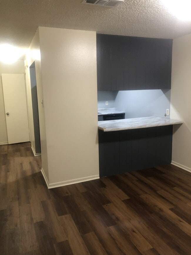 Building Photo - Belle Vue Villa Apartments