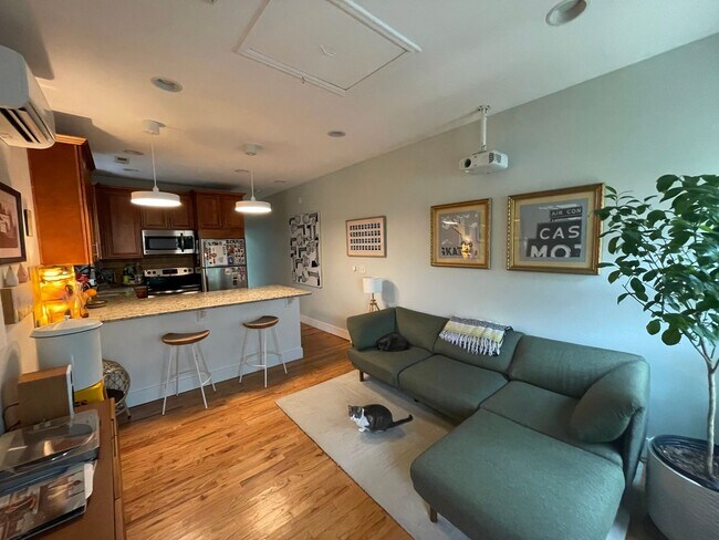 Building Photo - Charming Home in Whittier/RiNo Neighborhoo...