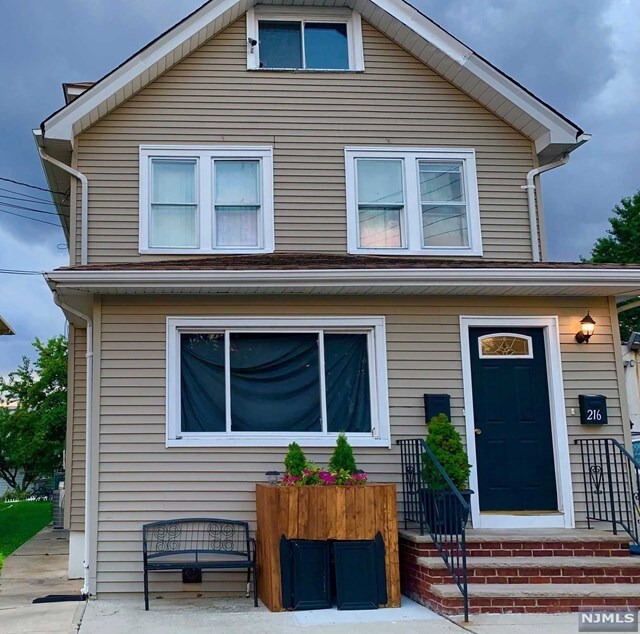 Primary Photo - 216 E Ruby Ave