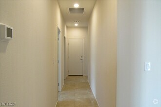 Building Photo - 2124 Del Aqua Ave