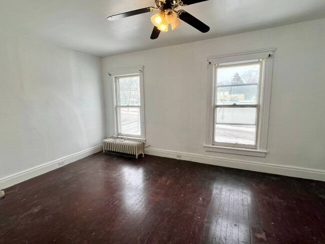 Building Photo - 163 Market St