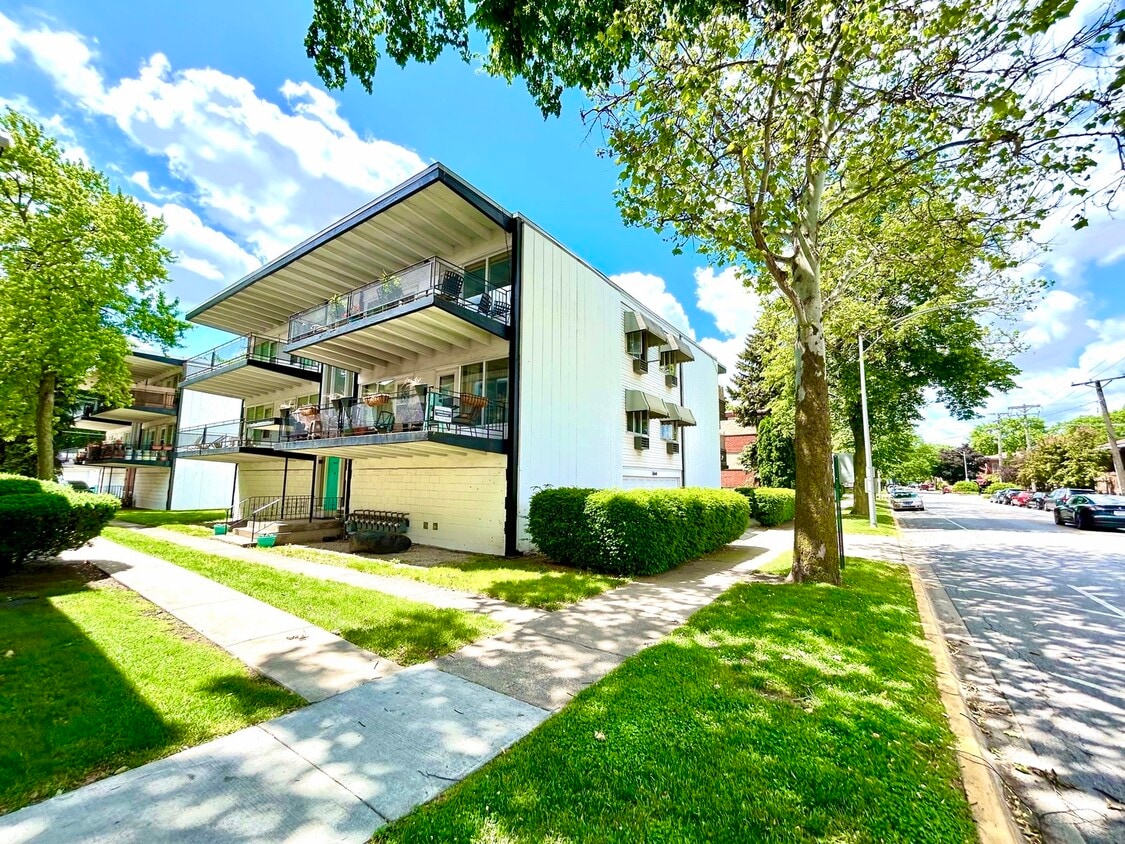 Foto principal - 7446 Franklin St