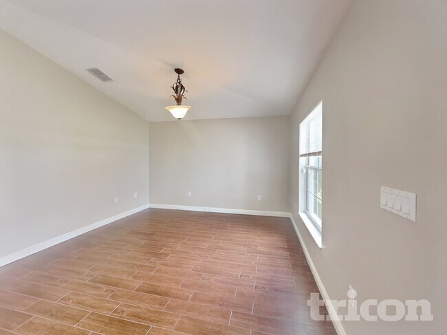 Building Photo - 2020 Nobleton Ave