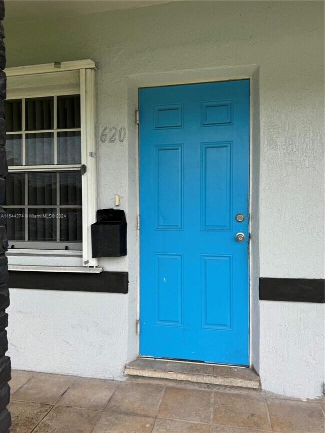 Building Photo - 620 NE 139th St