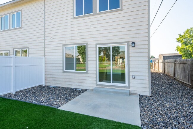 Foto del edificio - Brand New 3 Bed, 2 Bath Duplex! Includes WSG