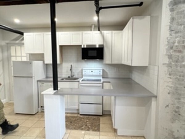 Foto del edificio - 147 Winthrop Rd
