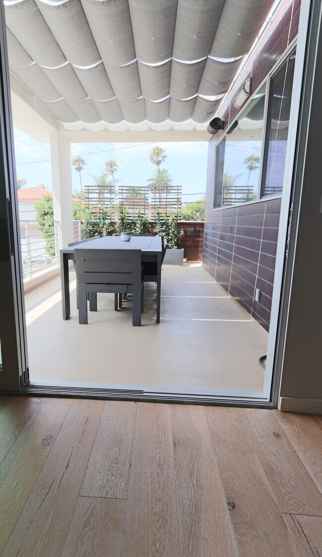 Building Photo - 523 Broadway S