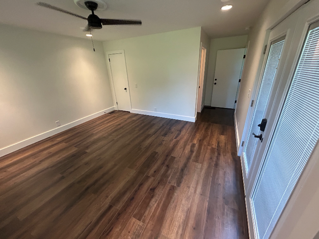 Building Photo - 516 Lemont Dr