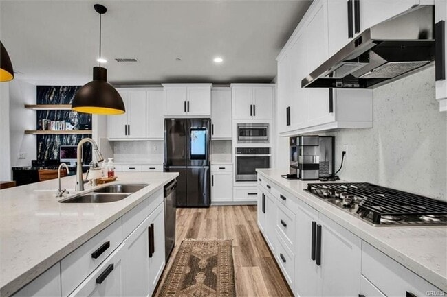 Building Photo - Stunning and Spacious 5BR 3BA Home w/ Solar Panels + Community Pool + Basketball/Tennis Court + S...