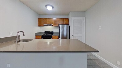 Building Photo - 2520 Longview St