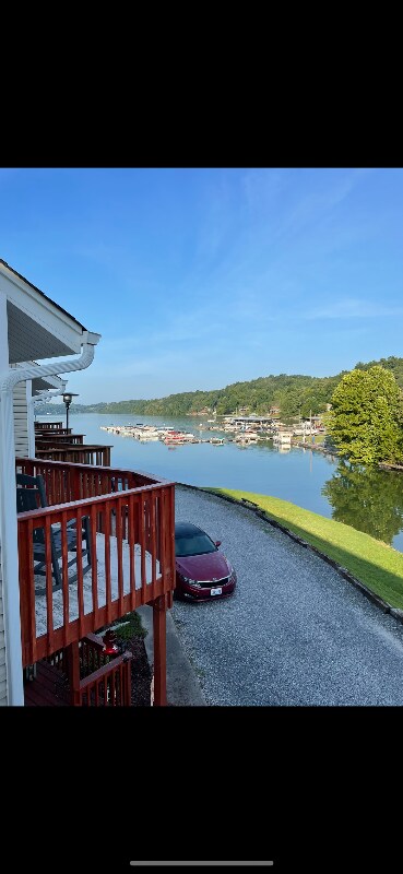 Foto del edificio - 516 Lakeside Dock Dr