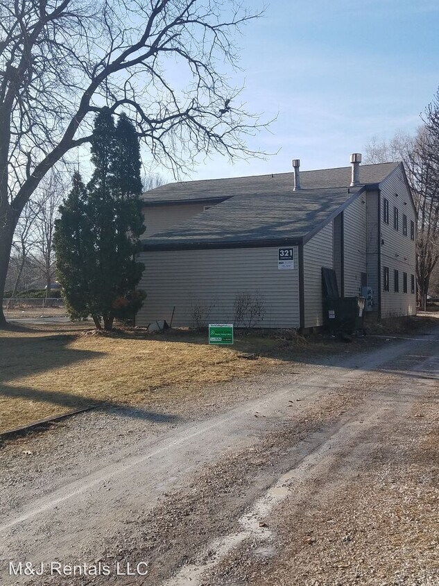 321 Stanton Ave, Ames, IA 50014 Room for Rent in Ames, IA