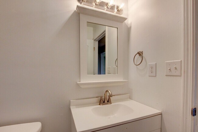 Foto del edificio - 729 Welsey Dr
