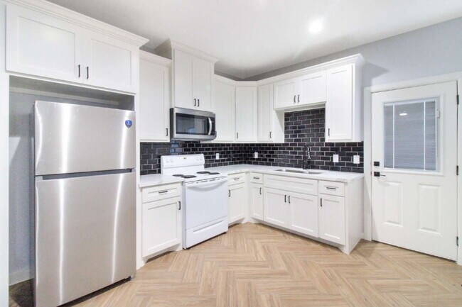 Building Photo - 3307 Aurora Ln