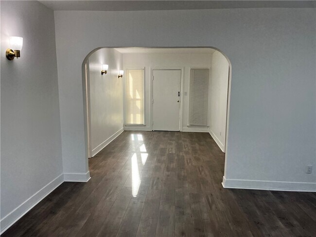 Foto del edificio - 10322 Plainview Ave