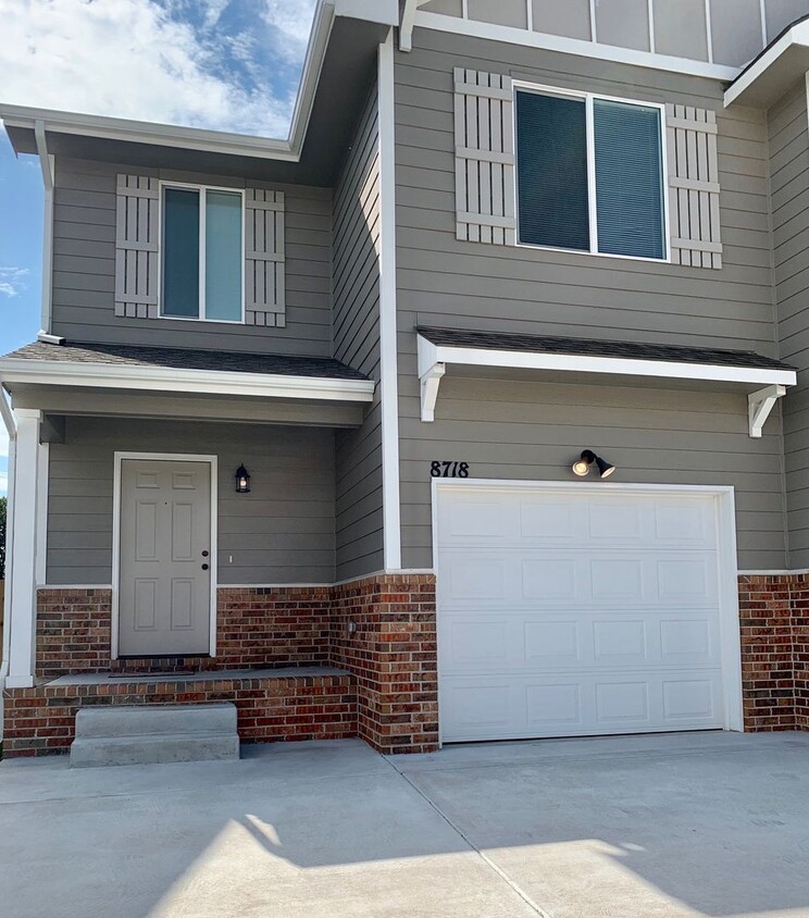 Foto principal - 8706 E Harry St