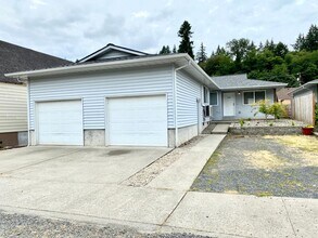 Building Photo - 405 NW Arden Ave
