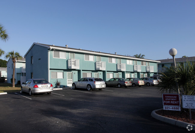 3535 Bee Ridge Rd - Village Green Apartments
