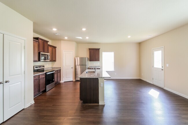 Foto del edificio - 728 Fitzroy Dr