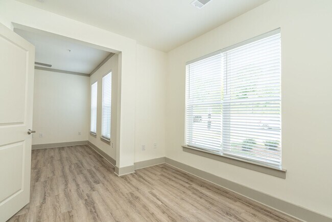 Interior Photo - Overlook at Farragut