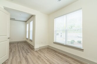 Interior Photo - Overlook at Farragut