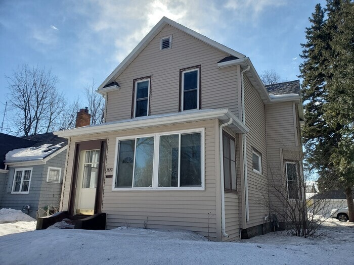1823 University Ave, Grand Forks, ND 58203 House for Rent in Grand