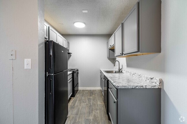 2BR, 1.5BA - 900SF - Kitchen - Kingston Cove